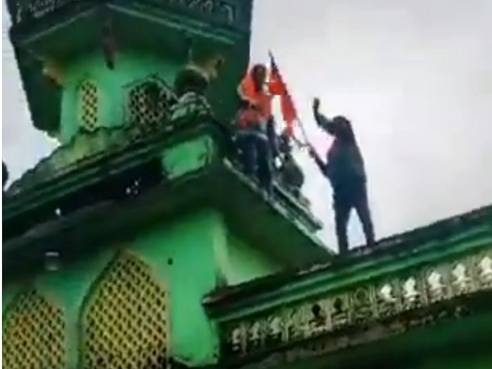 | Photo: X/@WaqarHasan123 : Video Of Mob Vandalising Mosque Goes Viral